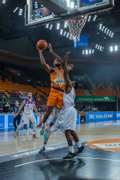 承担中卫位 承担中卫位